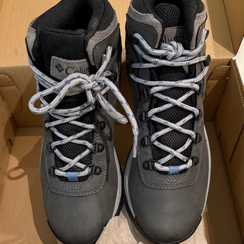 Columbia Womes' Black and Gray Boots